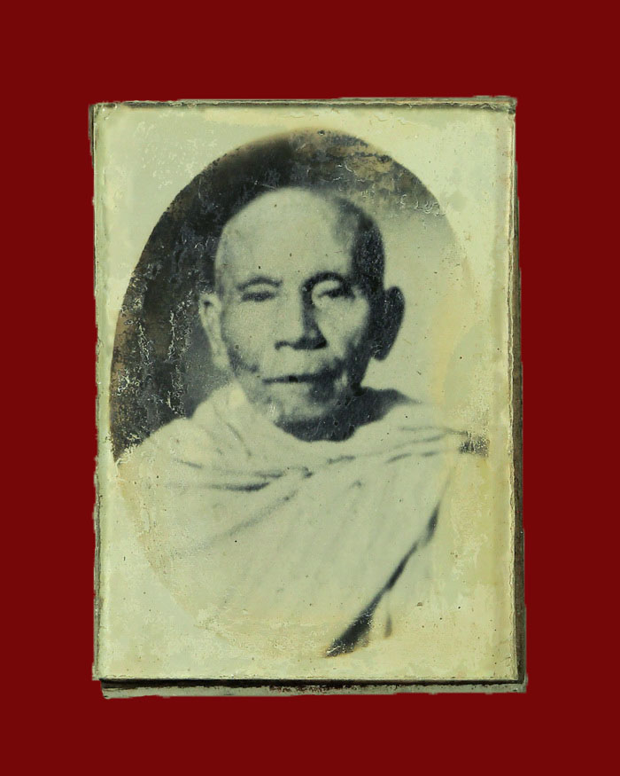 รูปถ่ายอัดกระจกพ่อท่านคล้าย วัดชุมพรรังสรรค์ จ.ชุมพร ปี 2506 แบบ 2 หน้า - 1