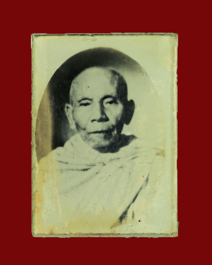 รูปถ่ายอัดกระจกพ่อท่านคล้าย วัดชุมพรรังสรรค์ จ.ชุมพร ปี 2506 แบบ 2 หน้า - 2