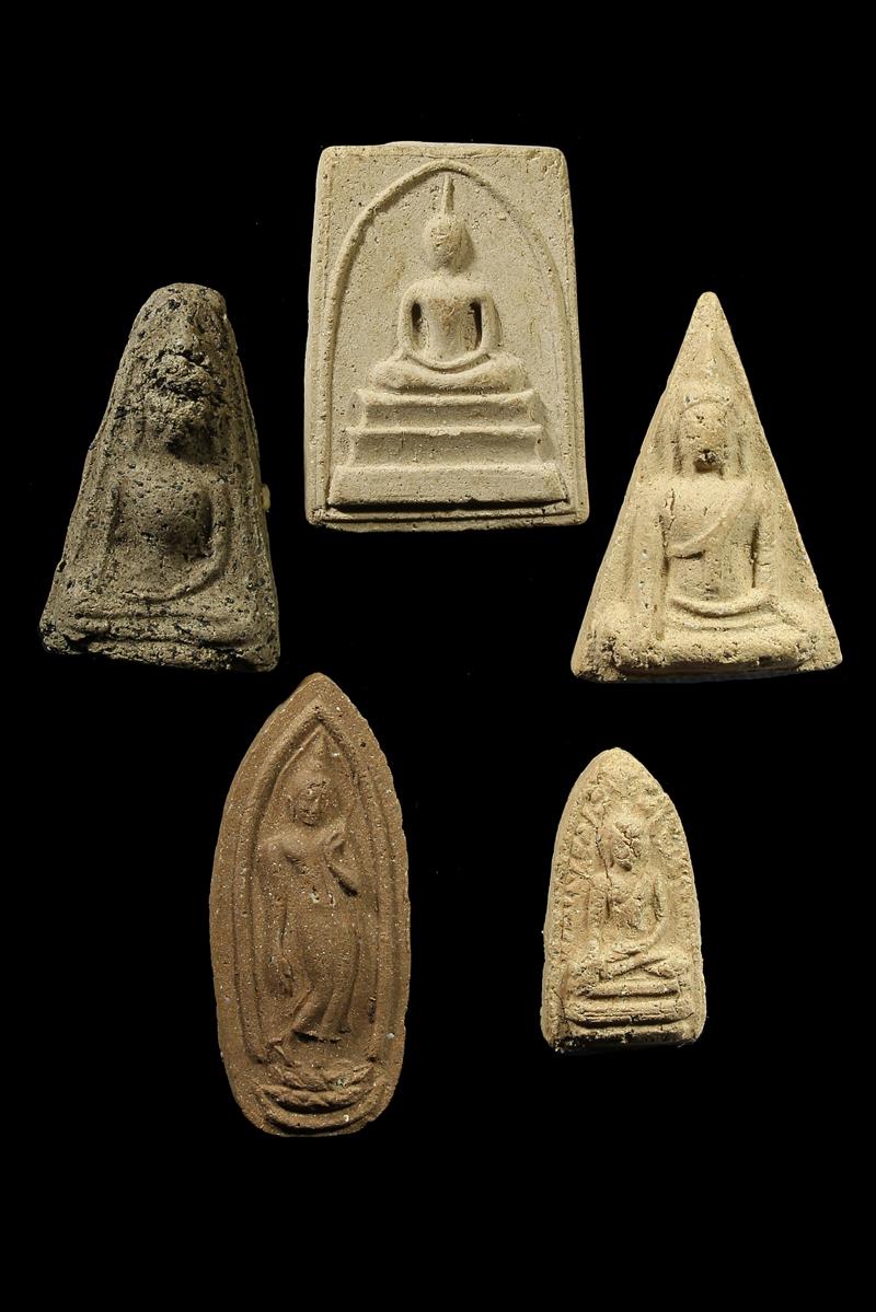 ชุดเบญจภาคีพระเนื้อผงหลวงปู่ฝั้น อาจาโร วัดป่าอุดมสมพร จังหวัดสกลนคร ปี พ.ศ.2517 - 1