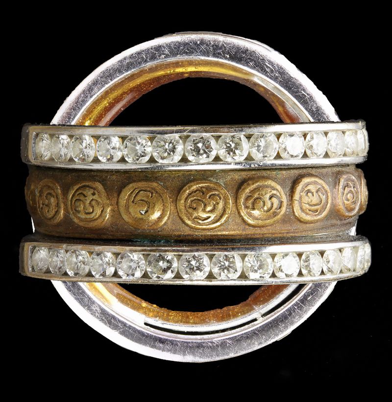 แหวนมงคลเก้า วัดราชบพิตร ปลุกเสกครั้งที่ 4 ปี 2481 ในเรือนทองคำขาวล้อมเพชร สวยงาม - 2