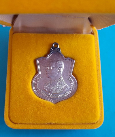 สุดยอดเหรียญมหามงคล รุ่นที่ระลึกในหลวง ร.9 พระชนมายุ72 พรรษา ปี42 เนื้อเงิน ไม่ผ่านการใช้ หายากมาก - 1