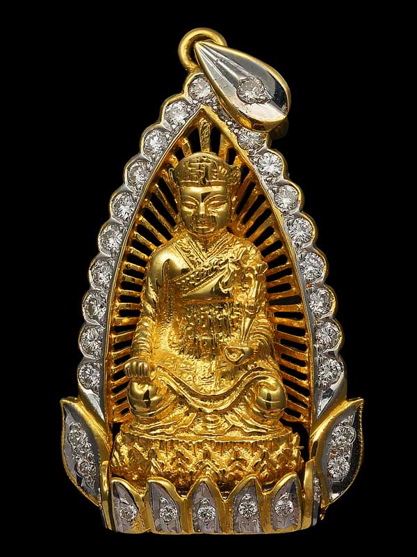 รูปเหมือนไต่ฮงกง มูลนิธิป่อเต๊กตึ๊ง สภาพสวยมาก เลี่ยมทองฝังเพชรแท้งานจิวเวลลี่ น้ำหนักรวม 16.1 กรัม - 1