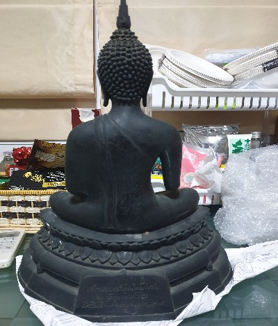 พระบูชา ภปร. ปี 2508 หน้าตัก 9 นิ้ว วัดบวรนิเวศวิหาร รุ่นแรก ใต้ฐานดินไทย สวยเดิมๆครับผิวหิ้ง - 2