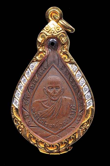 หลวงพ่อรุ่ง วัดท่ากระบือ เหรียญพัดยศ รุ่น3 ปี2500 เนื้อทองแดง เลี่ยมตลับทองฝังเพชรแท้ สวยวิ้งๆ - 1