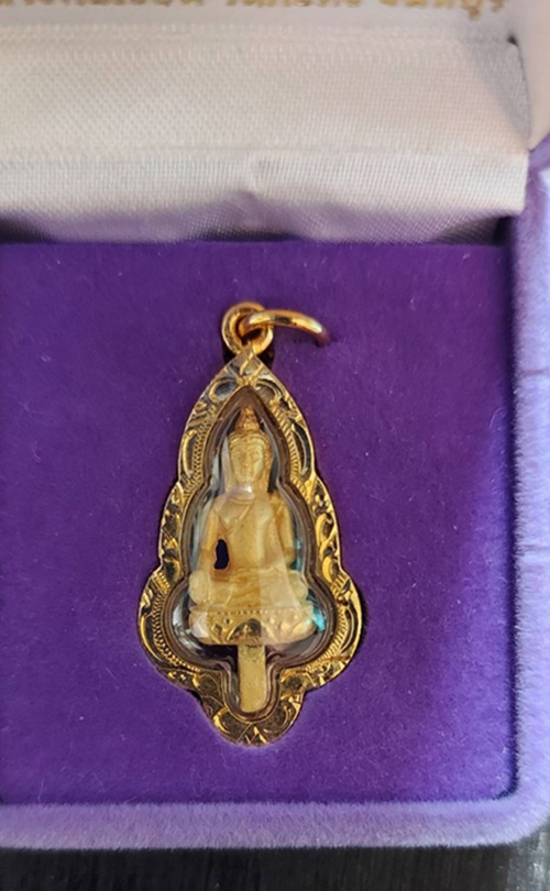 พระยอดธงไพรีพินาศ หลวงพ่อเขียนวัดกระทิง จ.จันทบุรี เนื้อทองคำ ปี 2547 - 3