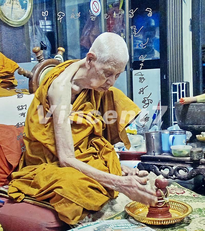 กุมารทอง รุ่นฐาน9 วันวิสาขะ หลวงพ่อแย้ม วัดสามง่าม นครปฐม ปี48 - 5