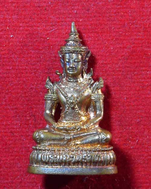 พระแก้วมรกต หลวงปู่สิงห์ วัดภูถ้ำพระ อ.นาแก จ.นครพนม ปี2562 เนื้อมหาชนวน - 1
