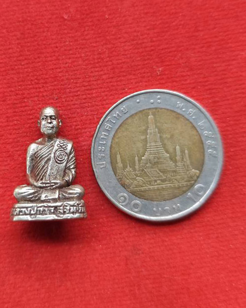รูปหล่อรุ่นแรก หลวงปู่ถวิล สุจิณโณ วัดป่าศรีอุดมรัตนาราม จ.อุดรธานี เนื้อเงิน - 4