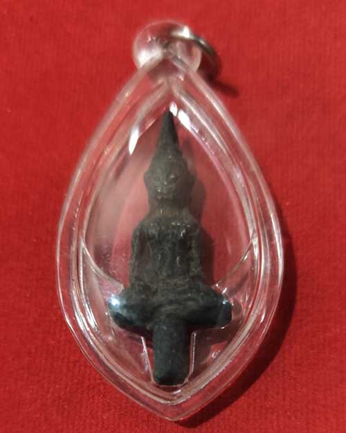 พระยอดธงอยุธยา เนื้อเงินเก่า ไม่ทราบที่ เลี่ยมพลาสติกกันน้ำครับ - 1