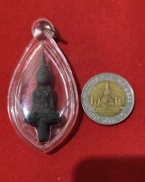 พระยอดธงอยุธยา เนื้อเงินเก่า ไม่ทราบที่ เลี่ยมพลาสติกกันน้ำครับ - 3