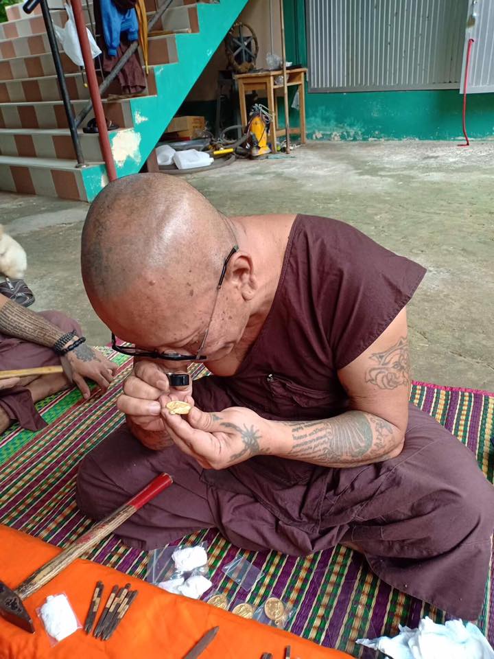 เหรียญหล่อโบราณพยาเฑาะว์รุ่น๑ หลวงพ่อไฉน ฉันทสาโร เนื้อเมฆพัตร ขอบเงิน สร้าง ๑๙๙ เหรียญ - 5