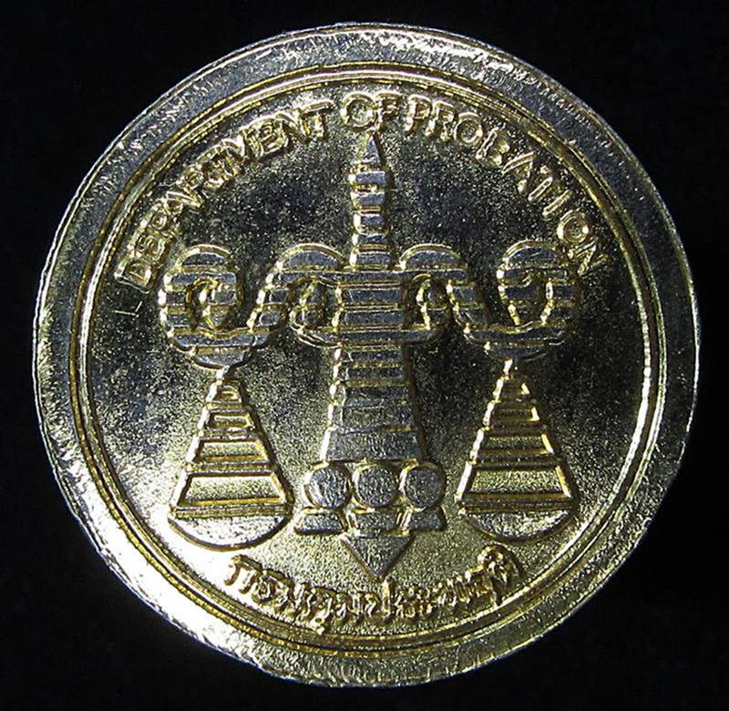 เหรียญหลวงพ่อวัดบ้านแหลม ที่ระลึกเปิดอาคารสำนักงานคุมประพฤติ ปี 2538 (G30) - 2