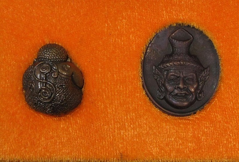 ลูกอมพระสังกัจจายน์พูลสุข เหรียญฤาษีสิทธิโคดมบรมครู-พระพิฆเนศ หลวงพ่อพูล วัดไผ่ล้อม ปี 2544 (G30) - 2