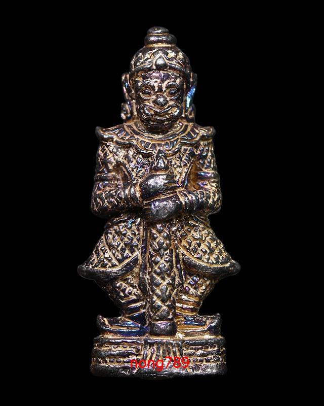 หลวงพ่ออุดม วัดพิชัยสงคราม ท้าวเวสสุวรรณ รุ่นสารพัดดี (เนื้อเงิน) เลข800 - 1