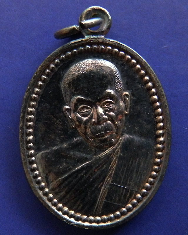 1.เหรียญ 111 ปี หลวงพ่อแช่ม วัดนวลนรดิศ ภาษีเจริญ กรุงเทพฯ ปี 2545 เนื้อนวะ ตอกโค้ด กล่องเดิม - 1