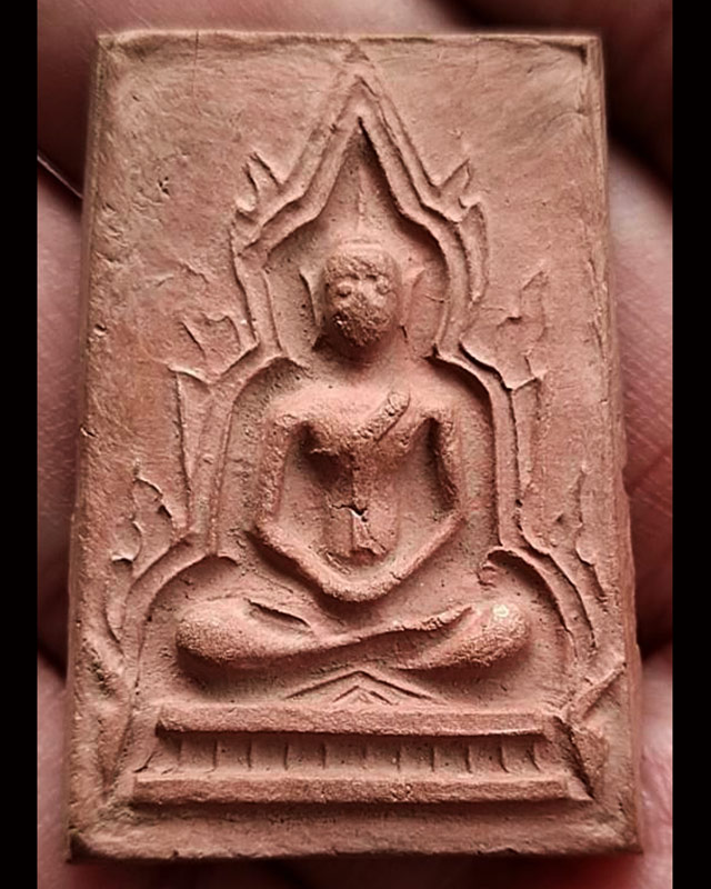 3.พระเนื้อดิน กรุทับผึ้ง จ.สุโขทัย พ.ศ. 2473 หลังปั๊มยันต์ - 1