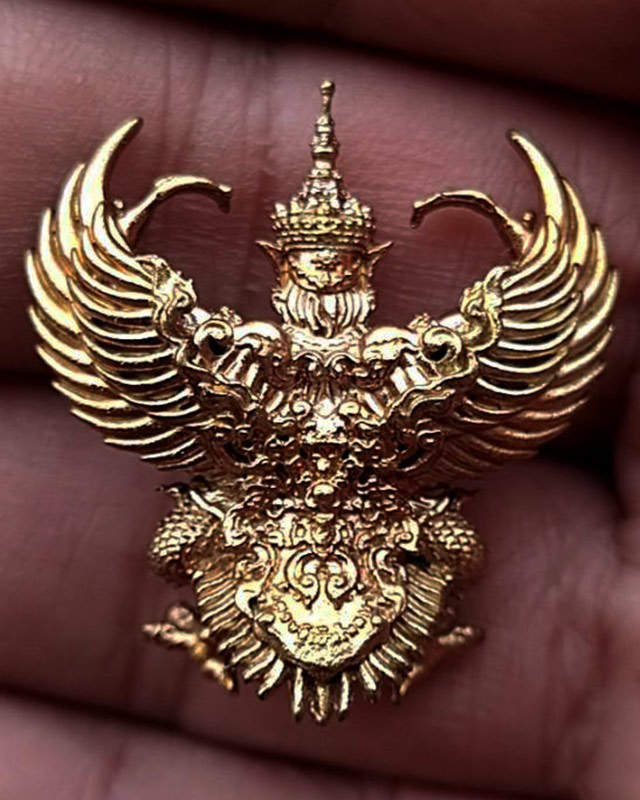 พญาครุฑ รุ่นเศรษฐีเงินไหลมา พิมพ์เล็ก เนื้อชนวนทองล้นเบ้า วัดพระมหาธาตุฯ จ.นครศรีธรรมราช ปี 2562 เกจ - 2