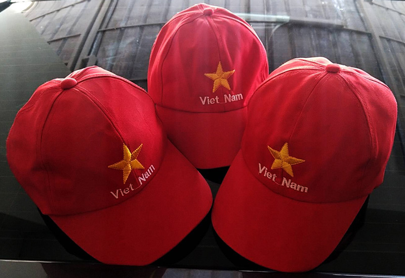 พร้อมกัน 4 ใบ หมวกดาวแดง-เหลือง จากประเทศเวียดนาม Vietnam caps - 2