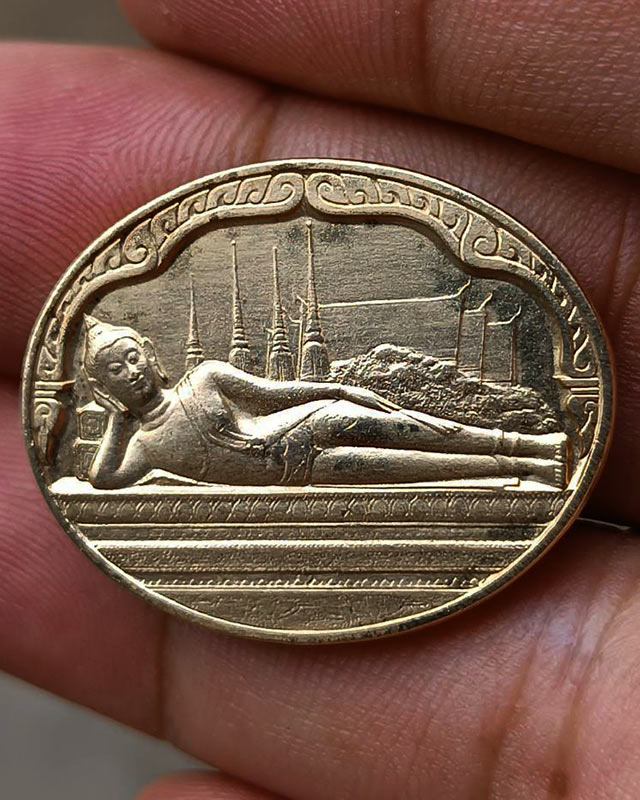 3.สวยใส !! เหรียญพระนอน วัดโพธิ์ หลัง ภปร. พิธีใหญ่ ปี 2530 เหรียญไม่ผ่านการใช้ - 1