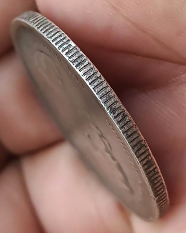 1.เหรียญ 1 บาท เนื้อเงิน รัชกาลที่ 5 ตราแผ่นดิน มี ร.ศ. 122 - 3