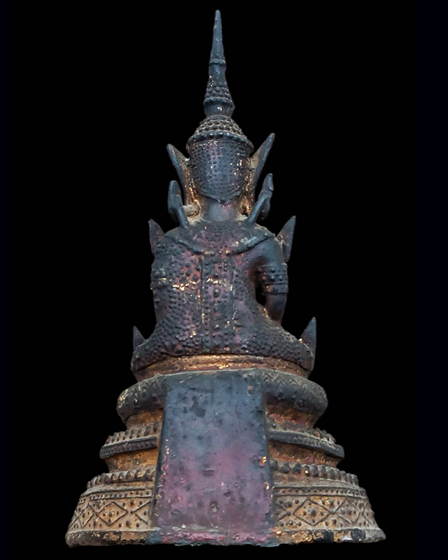 พระพุทธรูปบูชาสมัยรัตนโกสินทร์ นั่งทรงเครื่องปางสมาธิ เนื้อโลหะผสมลงรักปิดทอง ก้นดินไทย หน้าตักเกือบ - 4