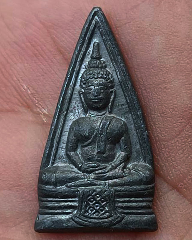 เหรียญหลวงพ่อโสธร พิมพ์สามเหลี่ยม หลังพระราชเขมากร เนื้อตะกั่ว พ.ศ. 2503 - 1