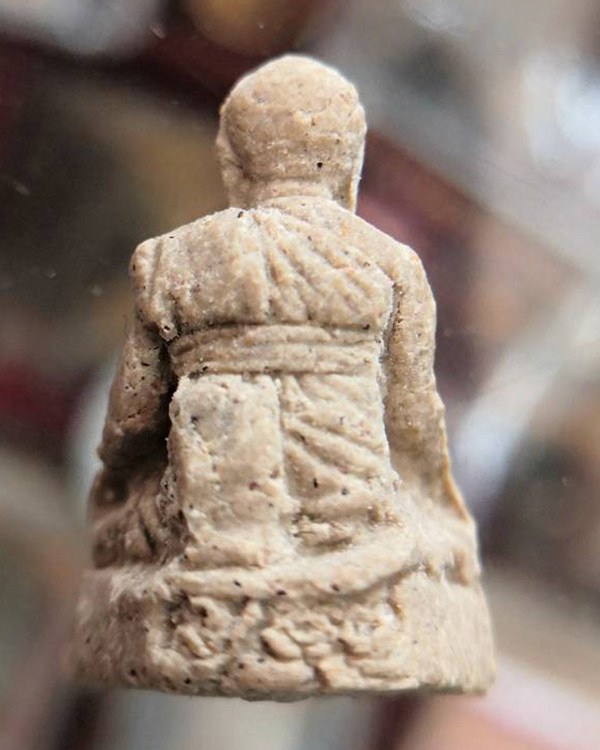 รูปเหมือนลอยองค์ หลวงปู่หงษ์ พรหมปัญโญ - 2
