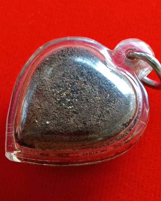 หัวใจเลือด พระอาจารย์นก วัดเขาบังเหย จ.ชัยภูมิ เลี่ยมพร้อมบูชา ของดียุคเก่า สร้างน้อย หายาก - 4