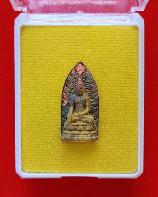 พระรอดหลวงหริภุญชัย รุ่นปลียอดฉัตรพระธาตุเจ้าหริภุญชัย วัดพระธาตุหริภุญชัย จ.ลำพูน ปี58 เนื้อก้นครก - 2