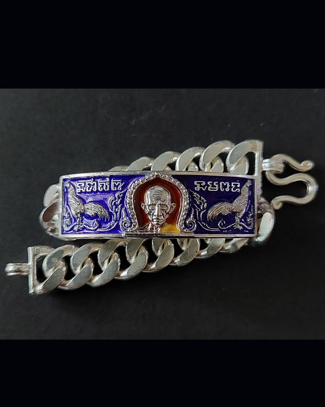 สร้อข้อมือ หลวงพ่อรวย รุ่นชนะจน ปี 2556 - 2
