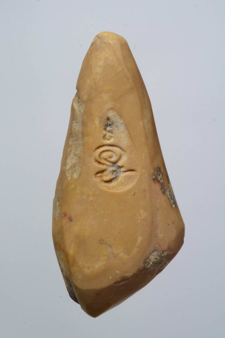 พระหลวงปู่ทวด แกะจากหอยหินล้านปีทั้งตัว หลวงพ่อทองกลิง วัดเจดีย์หอย ปี2542 - 2