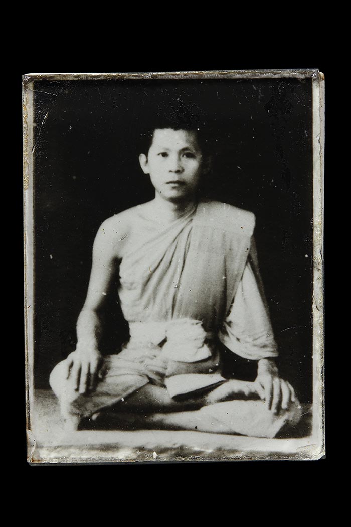 รูปฉากดำหลวงพ่อหล่ำ วัดสามัคคีธรรม (2ใบ) - 3