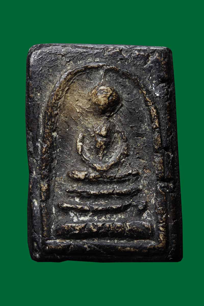 พระสมเด็จ พระครูสุพจน์ วัดสุทัศน์ รุ่นอินโดจีน ปี2484 พิมพ์ไกเซอร์ (เศียรโต) ลงรักโบราณ - 1