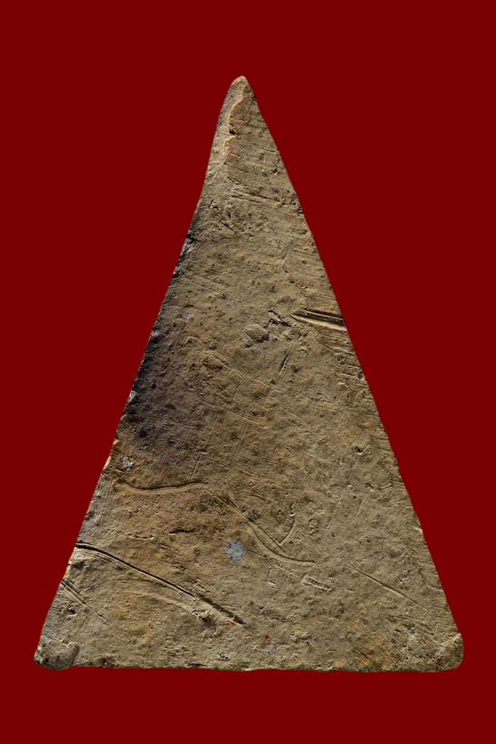 พระนางพญาชีโบเนื้อดิน หลวงปู่เผือก วัดกิ่งแก้ว ปี2496 (องค์ที่5) - 2