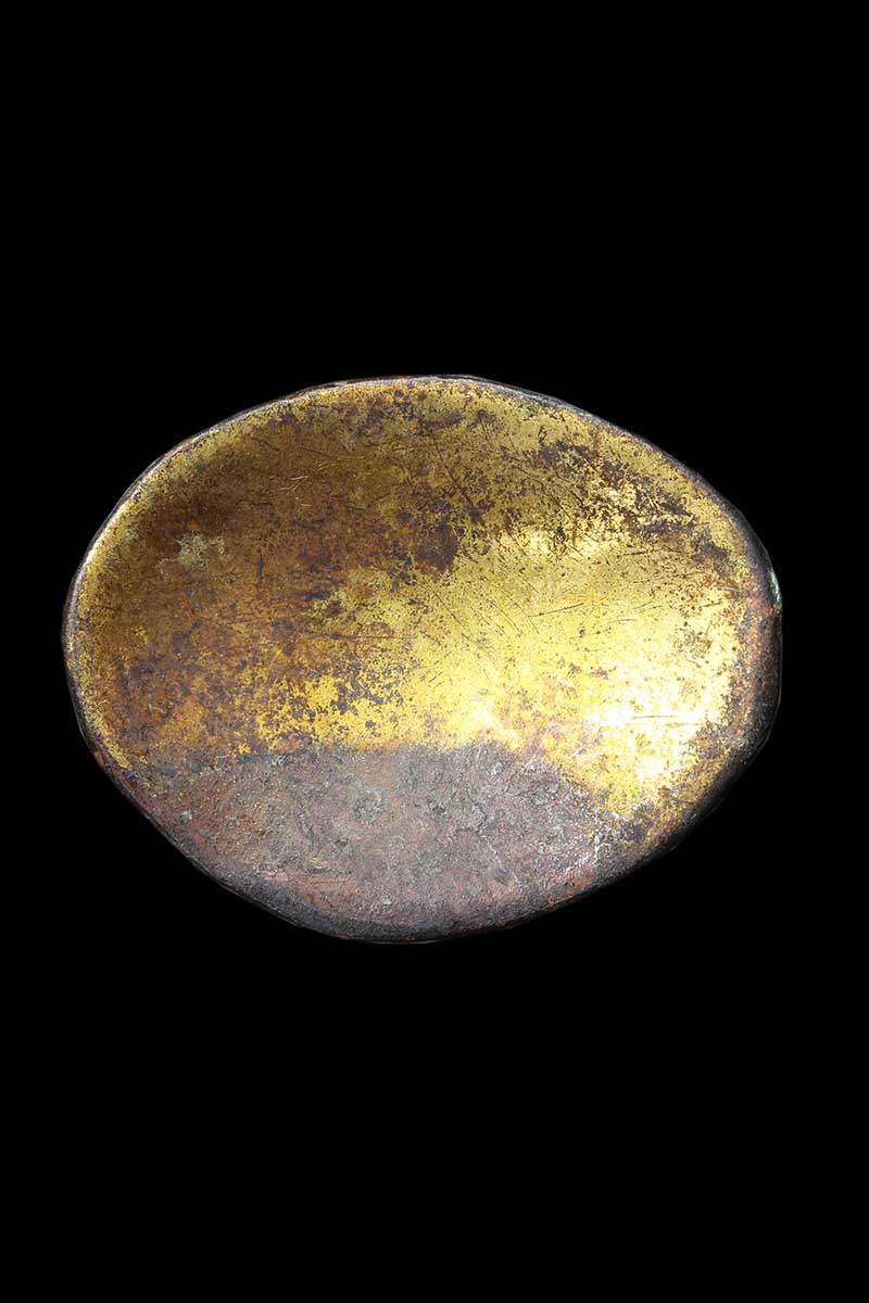 พระกริ่งจีน ก้นถ้วย เปียกทองเก่า ตอกโค๊ดด้านหลัง - 3