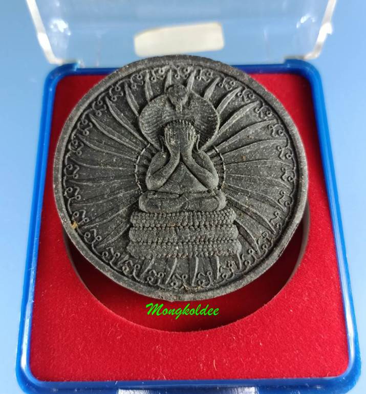 พระปิดตาพังพการ รุ่นอนุสรณ์บ้านพังพการ ปี46 วัดมะม่วงขาว พิมพ์กรรมการ เนื้อว่านสีดำ หลังพระราหู8ตน - 1