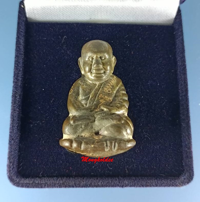 หลวงปู่ทวด พิมพ์เศียรโต รุ่นกฐิน51 หมื่นยันต์ลังกาสุกะ พระอาจารย์แดง วัดไร่ จ.ปัตตานี เนื้อนวะกลับดำ - 1