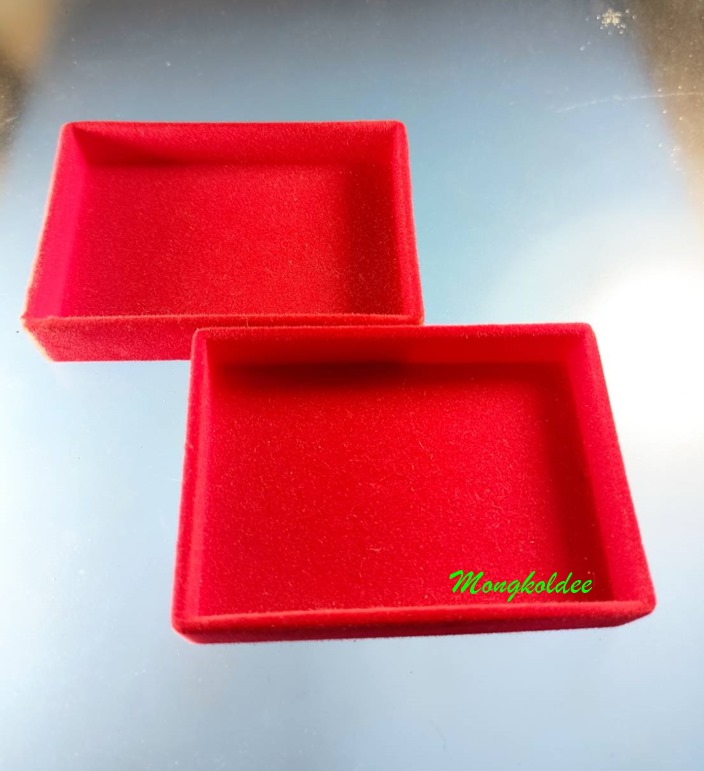 กล่องกัมหยี่ ถาดโชว์พระเครื่อง วัตถุมงคล ยาว 3นิ้ว กว้าง 2 นิ้ว สูง 1.5 ซม สีแดงสวยงาม จำนวน 10 ชิ้น - 5