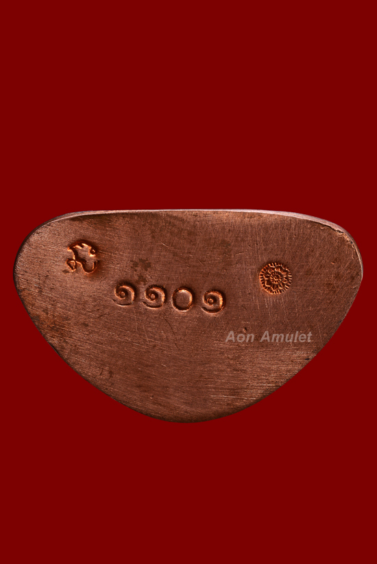 รูปหล่อโบราญเนื้อนวโลหะก้นทองแดง รุ่น เมตตามหาเศรษฐี หลวงปู่บัว ถามโก พศ.2555 หมายเลข 1101 - 4