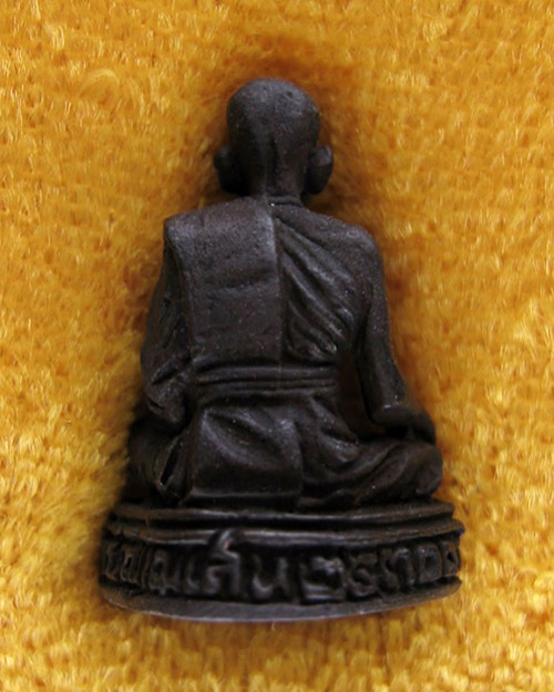 รูปหล่อจิ๋วหลวงปู่ชื้น วัดญาณเสน เนื้อนวะ ปี30 - 2