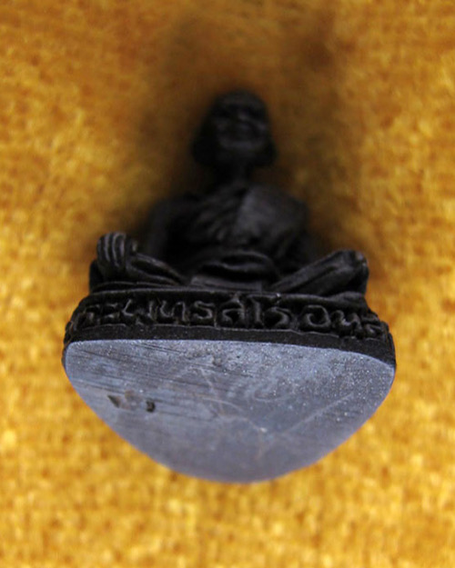 รูปหล่อจิ๋วหลวงปู่ชื้น วัดญาณเสน เนื้อนวะ ปี30 - 3