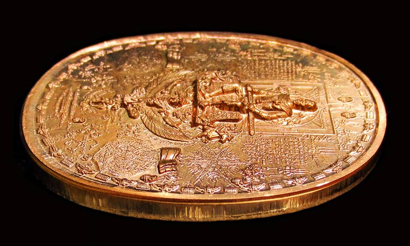 ชมค่ะ...เหรียญนั่ง สมเด็จพระเจ้าตากสินมหาราช ทรงครุฑ ปราบอริราชศัตรูพ่าย ทองแดงขัดเงา งดงามมาก GP164 - 3