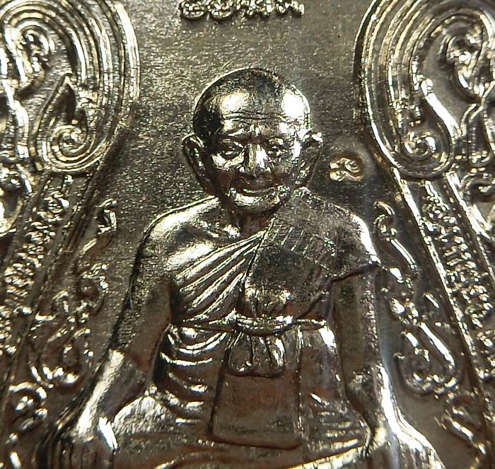 เหรียญเสมาขุดสระ รุ่นเเรก หลวงปู่หงษ์ พรหมปัญโญ เนื้ออัลปาก้า  ปี 2541 - 4