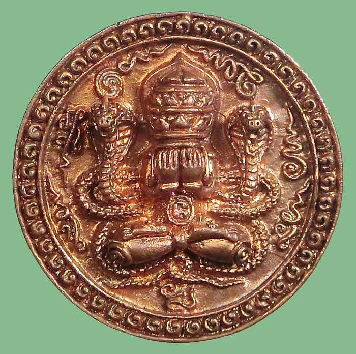 เหรียญหล่อศรีวิชัยชนะมหาราช พังพระกาฬมหาเวทย์ เนื้อนวะโลหะ พิธีและชนวนเดียวกับเหรียญกิมเอ็ง ปี 2548 - 2