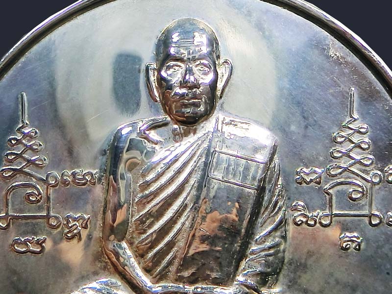 เหรียญหลวงพ่อตัด วัดชายนา  จิ๊กโก๋ใหญ่  ปี 2549 เนื้อทองแดงชุบนิเกิ้ลหายาก อีกหนุ่งเหรียญประสบการณ์ - 4