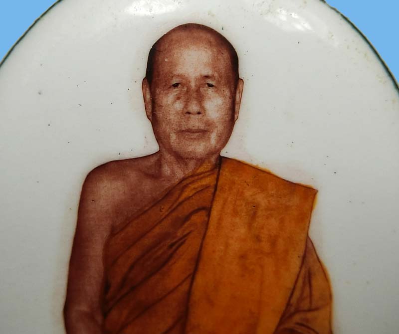 ล็อกเก็ตเล็กรุ่นแรกเต็มองค์ หลวงพ่อตัด วัดชายนา ปี 2547 อุดผงหลังตอกโค๊ดจารมือ สวยเดิมๆครับ - 4