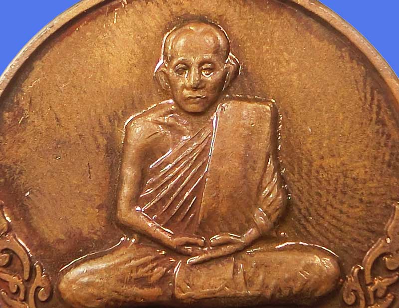 เหรียญหลวงพ่อกวย วัดโฆสิตาราม หลังยันต์สิงห์ เนื้อทองแดง รุ่นฉลองเรือนไทยพิพิธภัณฑ์ ปี 2553กล่องเดิม - 4