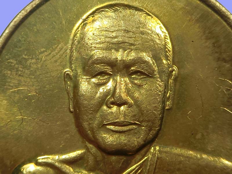 สวยแชมป์สุดๆ เหรียญเลื่อนสมณศักดิ์ หลวงพ่อตัด วัดชายนา ปี 2548 เนื้อฝาบาตร มีจารด้านหน้า 2 ตำแหน่ง - 4