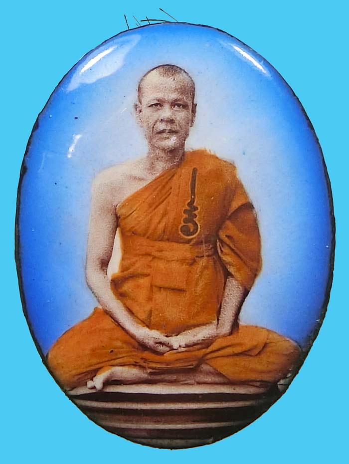 ล็อกเก็ตแซยิด 5 รอบ หลวงพ่อดำ วัดสันติธรรม ด้านหลังฝัง กุมารทอง ตะกรุด 3 ดอก เกศาสวยกล่องเดิม - 1