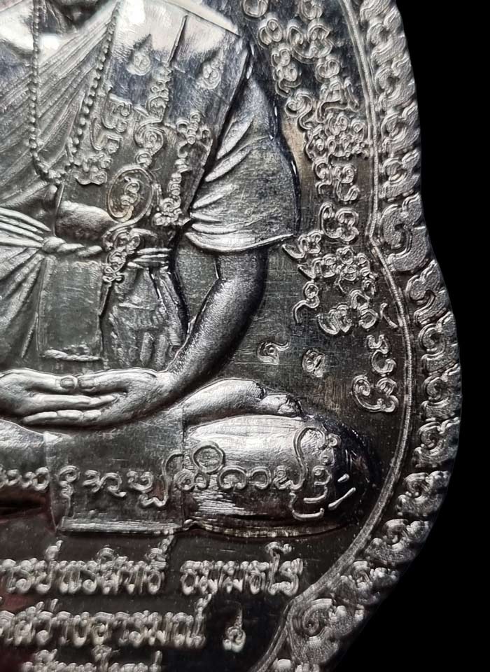 เหรียญรูปเหมือนรุ่นแรก เสาร์ ๕ เนื้อเงิน พระอาจารย์พรสิทธิ์ วัดสว่างอารมณ์ เชียงใหม่ หมายเลข 43 - 4